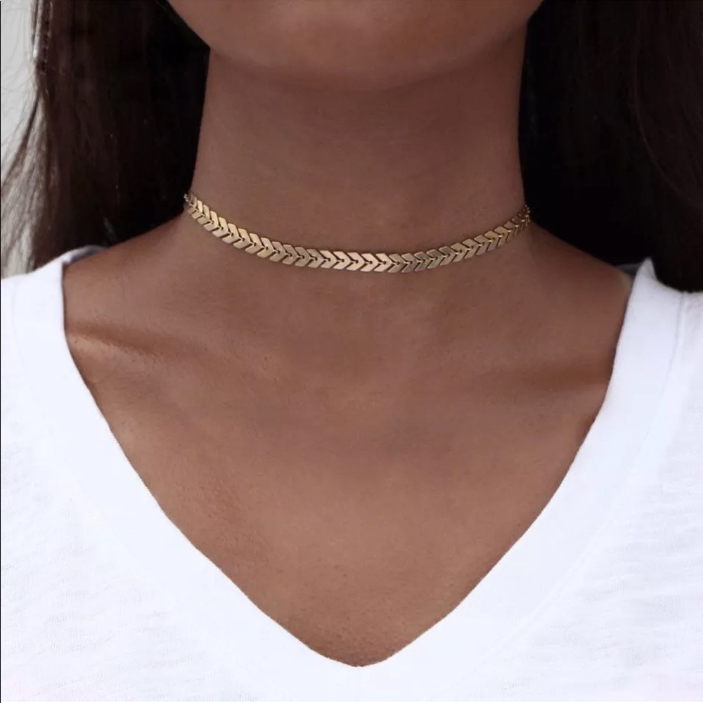Fish bone-chevron gold choker necklace